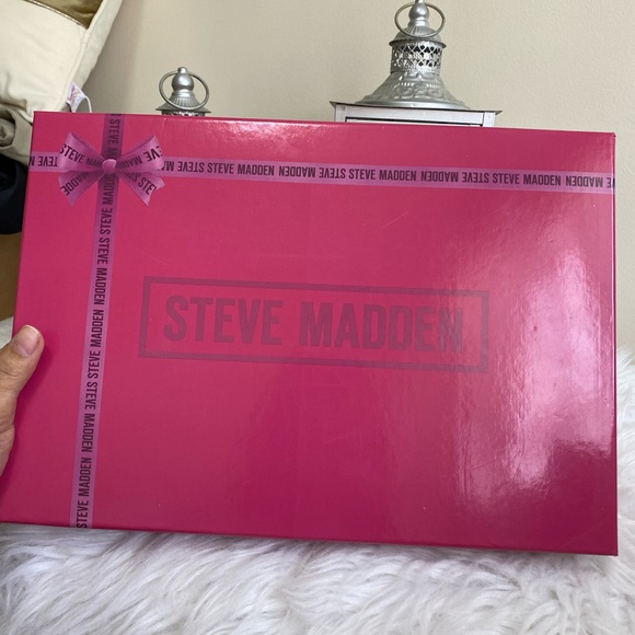 STEVE MADDEN PINK FLASH ZIP AROUND WALLET & KNIT SCARF - Picture 3 of 9